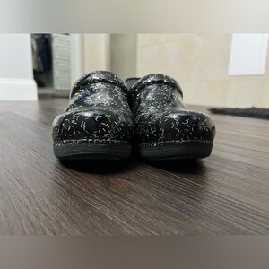 Dansko XP 2.0 performance clog. Black with multi-colored speckles. Gently Used.